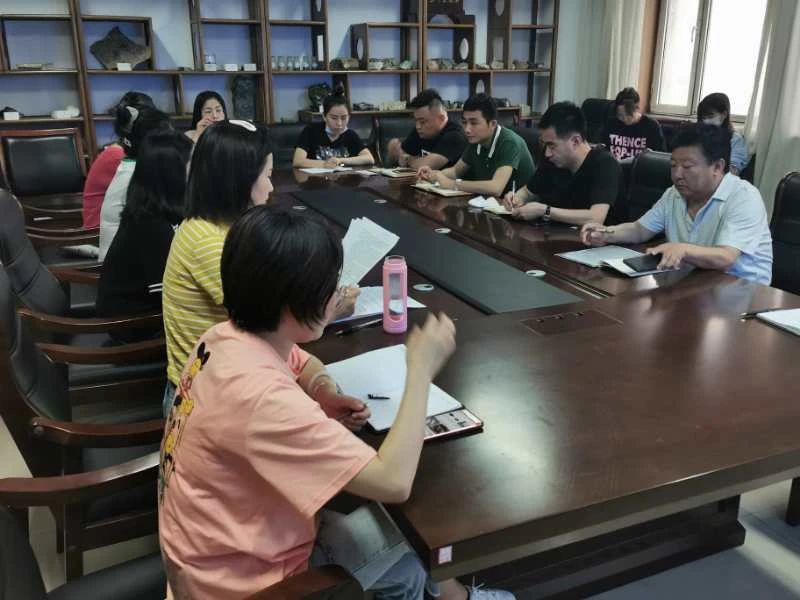 集团党支部召开党员大会(图1) 集团党支部召开党员大会(图1)